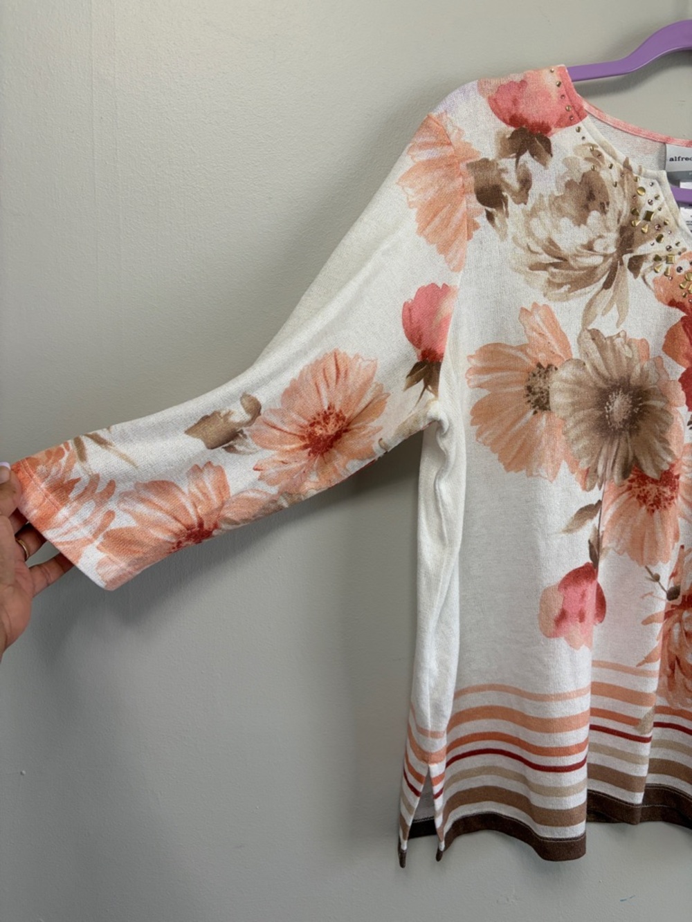 Alfred‎ Dunner Peach Floral Studded V-Neck 3/4 Sleeve Top Size PL - Picture 6 of 10